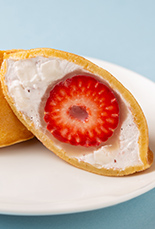 あまおう入りどら焼き「どらきんぐ生・杏仁豆腐」